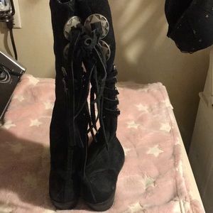 Very very cute black tall boots 💕